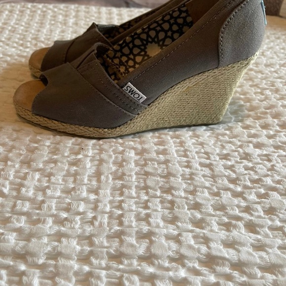 TOMS Michelle Wedge shoes 5.5M - Picture 3 of 5